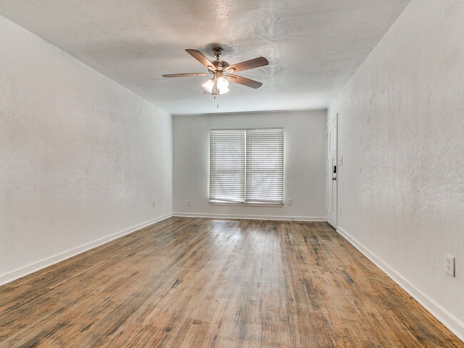 Photo - 1121 Bellevidere Dr House