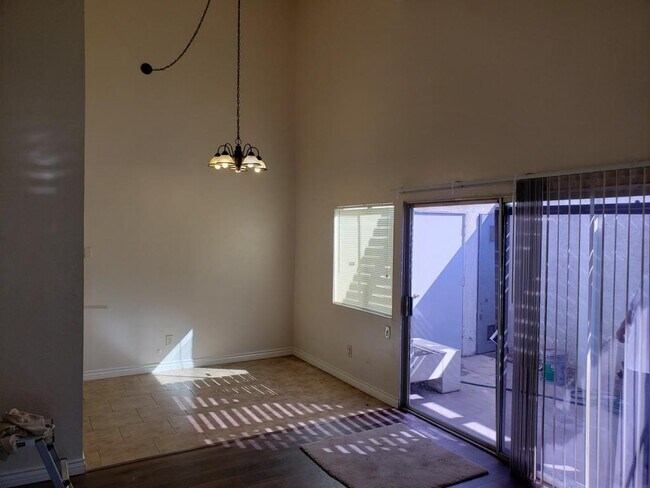 Foto del edificio - 1404 W 8th St