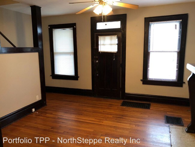 Building Photo - 2498 Indianola Ave