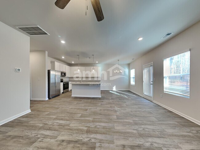 Foto del edificio - 3993 Zepelin Wy