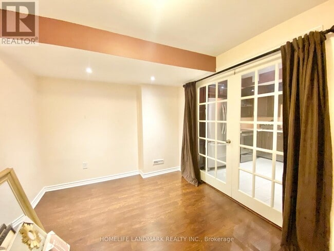 Building Photo - 19 Dunrobin Cres