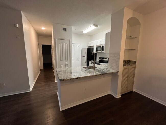 Foto del edificio - Wow....designer upgraded 2 bedroom with Am...
