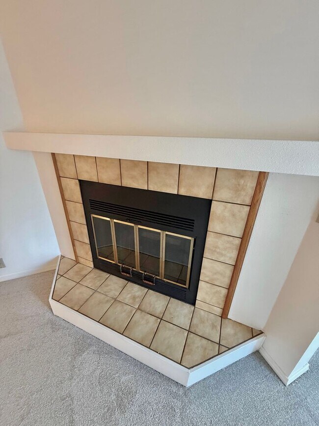Foto del edificio - Spacious 2-Bedroom Maple Leaf Condo