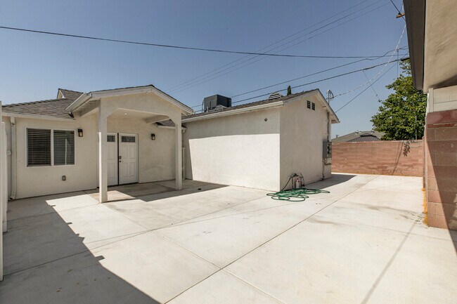 Foto del edificio - 8211 Bellingham Ave