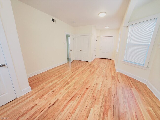 Foto del edificio - 1 br, 1 bath Condo - 51 Lindale St Apt 1