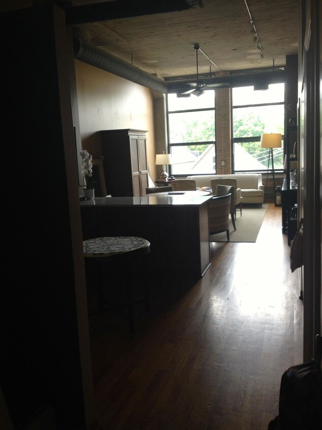 Foto principal - 1800 W Roscoe St