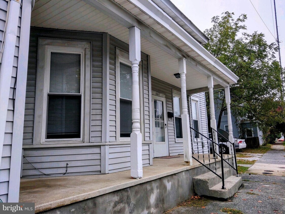 201 Montgomery St, Milford, DE 19963 Townhome Rentals in Milford DE
