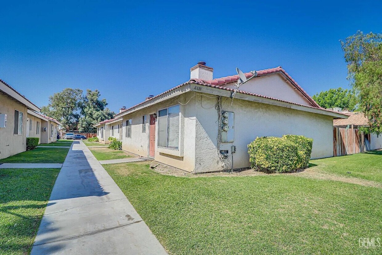 Foto del edificio - 4418 White Ln