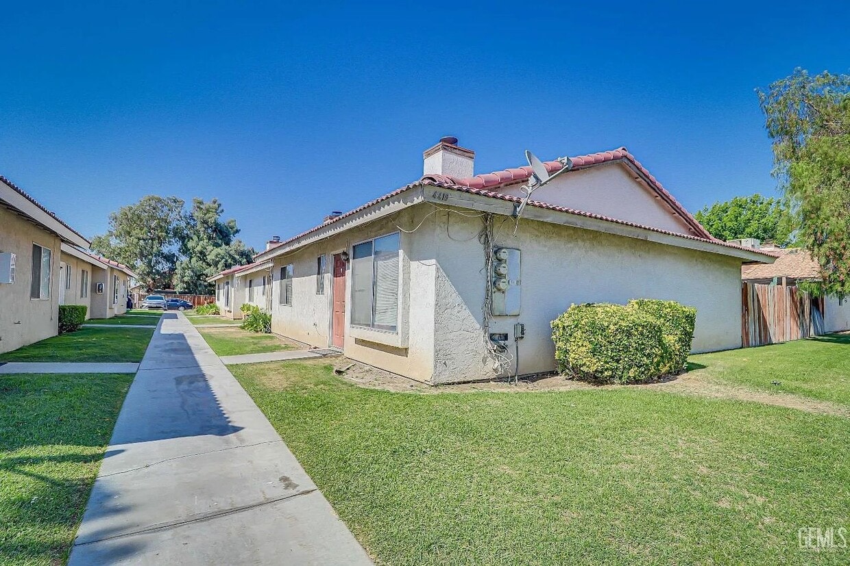 Building Photo - 4418 White Ln