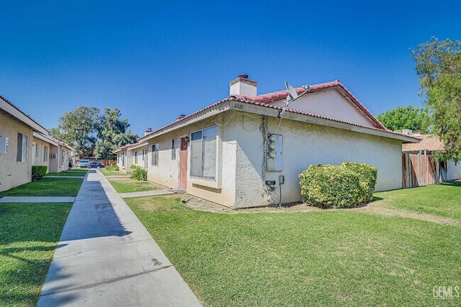 Foto del edificio - 4418 White Ln