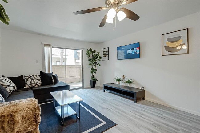 Building Photo - 8435 Hearth Dr