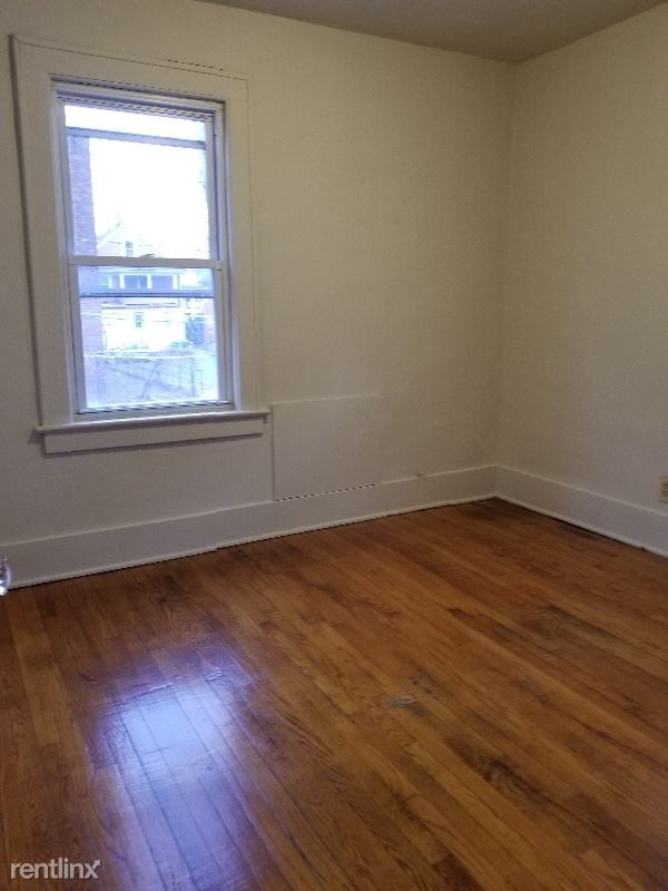 Foto principal - 2 br, 1 bath Apartment - 560 Flower City Park