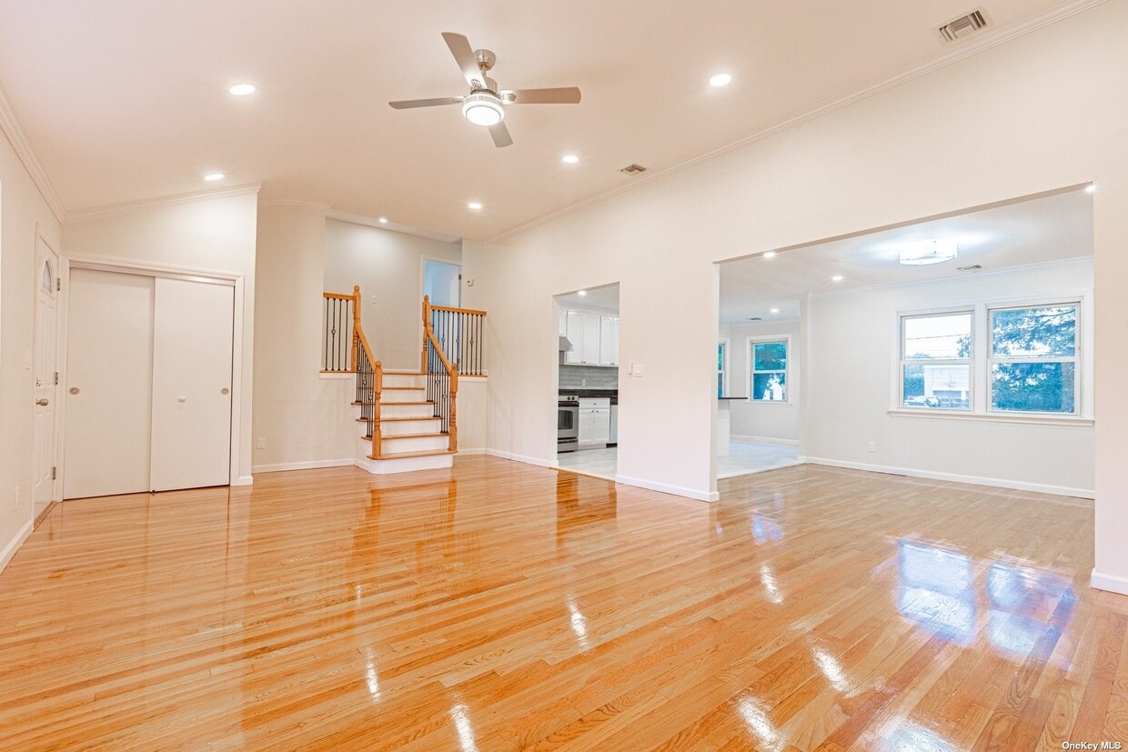 11 Dogwood Pl Unit 1, Massapequa, NY 11758 Apartments in Massapequa