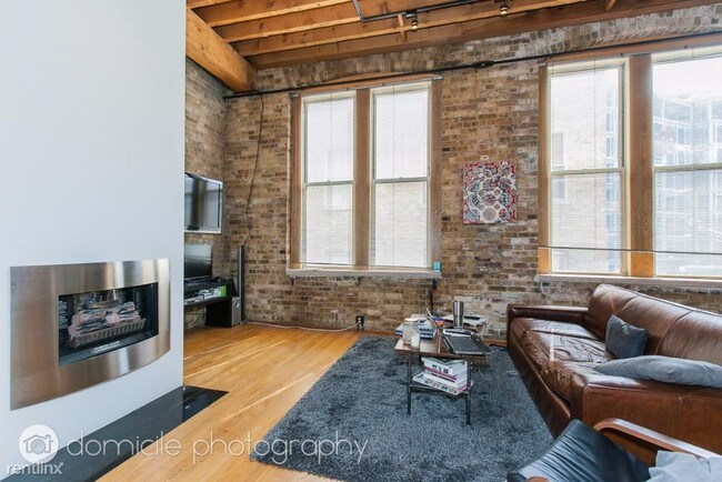 Building Photo - 1 br, 1 bath  - 525 N Halsted St Unit 309