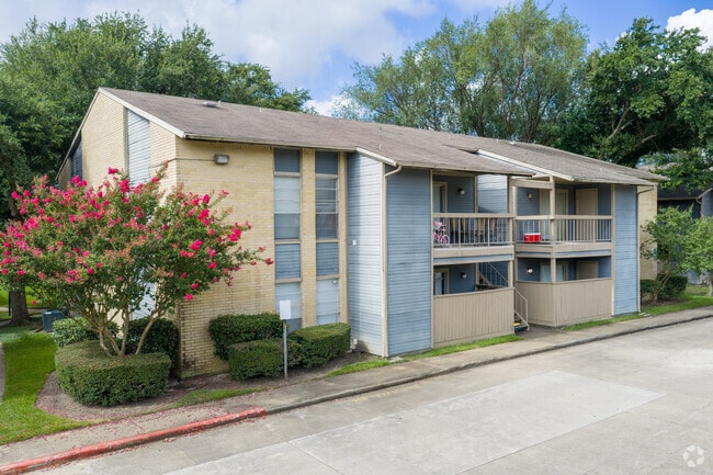 Building Photo - Windchase Hamlet Apartments