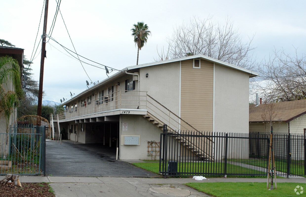 Primary Photo - 1479 N Lugo Ave
