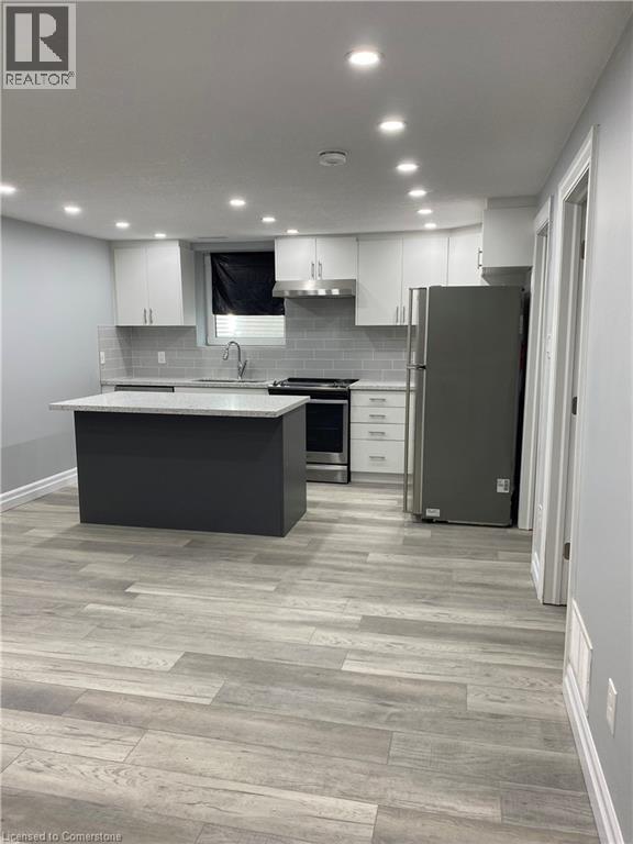 Building Photo - 458 Village Crescent