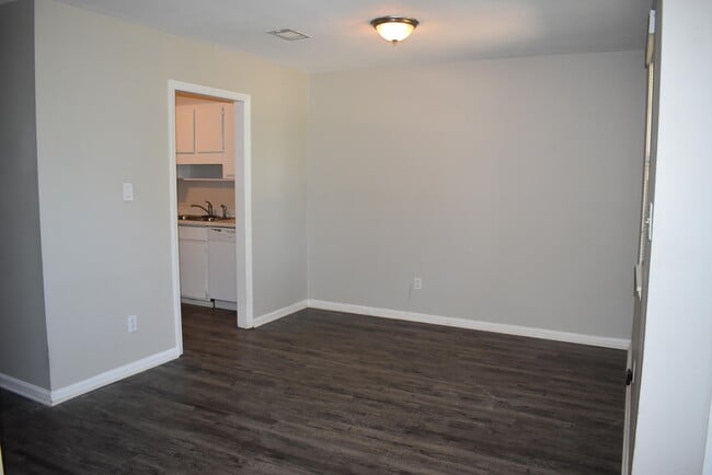 Building Photo - 135 Stoneybrooks Pl