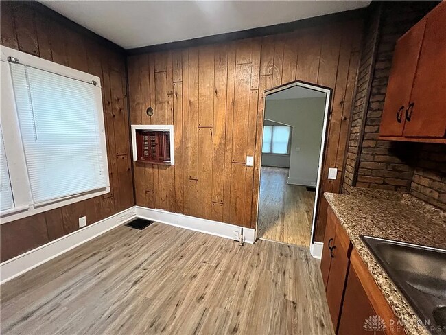 Foto del edificio - 3234 Oakridge Dr