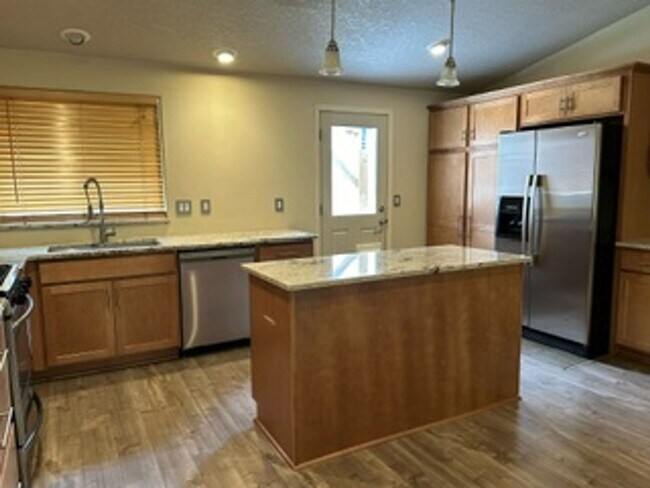 Foto del edificio - Bright & Spacious 3BR/2BA Home in SE Bend – Prime Location!