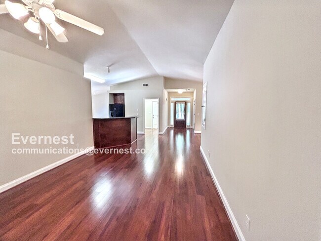 Foto del edificio - 316 Stoney Trail