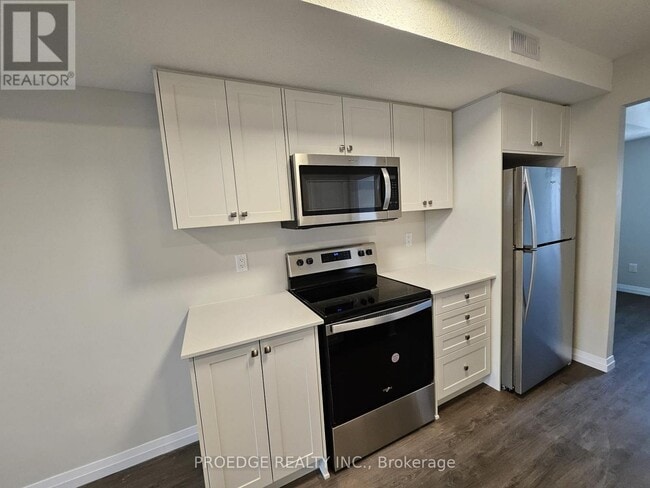 Building Photo - 410-410 Northfield Dr W