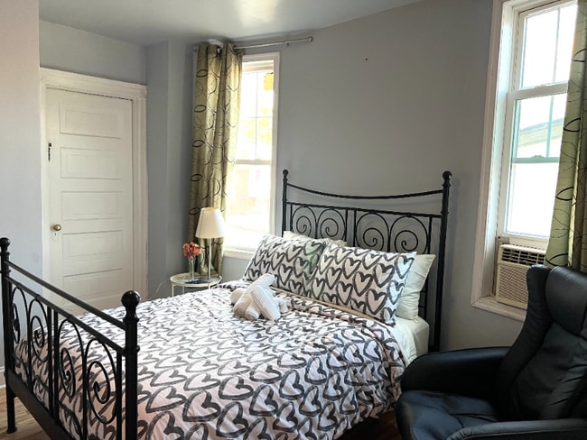 Building Photo - 5023 Spruce St