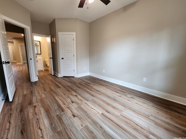 Building Photo - 2312 Lavern St