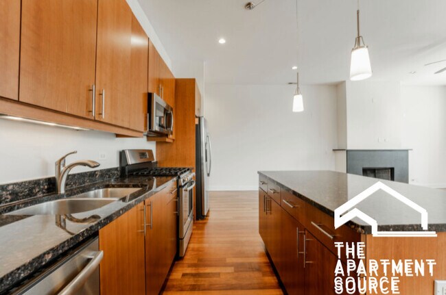 Foto del edificio - 1354 W Augusta Blvd
