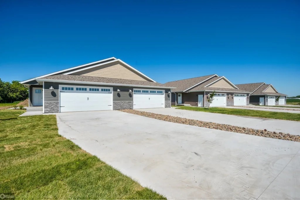 707 Layne Dr Unit 2, West Burlington, IA 52655 Condo for Rent in West