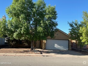 Building Photo - 380 Jardin Bello Ave