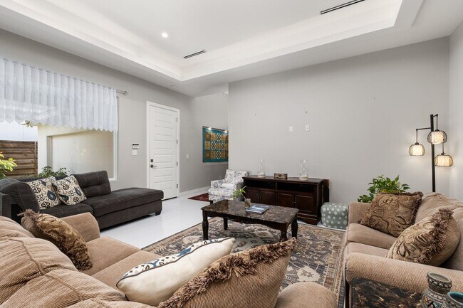 Foto del edificio - 5816 East Pelican Avenue