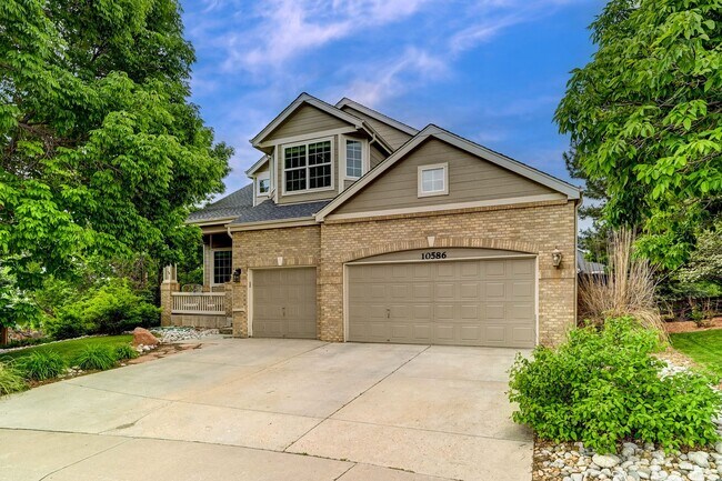 Foto del edificio - 4 bedroom, 5 bath hime with 3 car garage