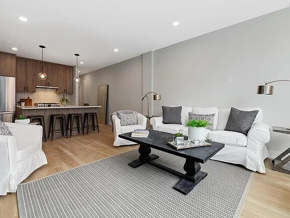 Foto del edificio - 3208 N Southport Ave