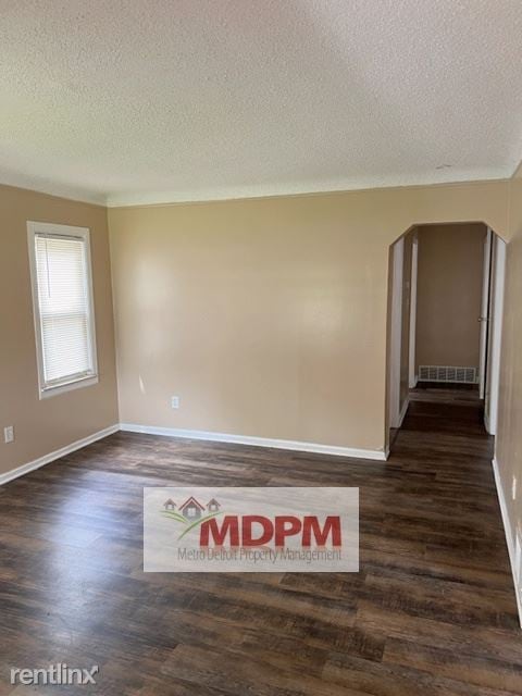 Building Photo - 3 br, 1 bath House - 18709 Runyon St