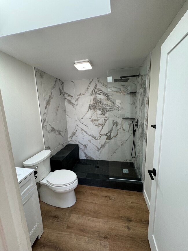Baño - 1206 William St