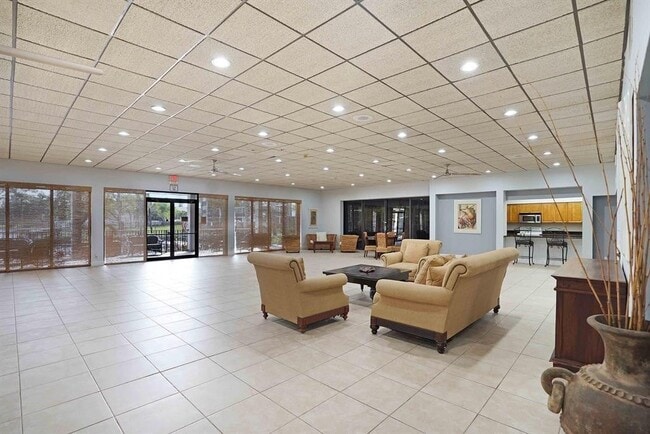Building Photo - 1240 S Military Trail