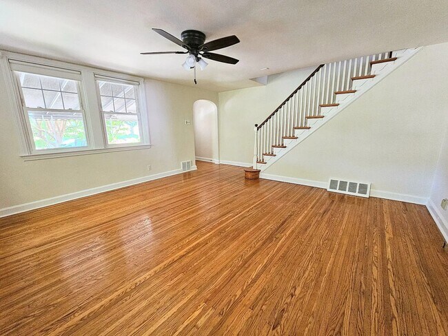 Foto del edificio - 738 E Railroad Ave