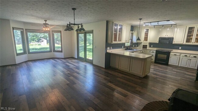 Building Photo - 2230 Wisteria Way