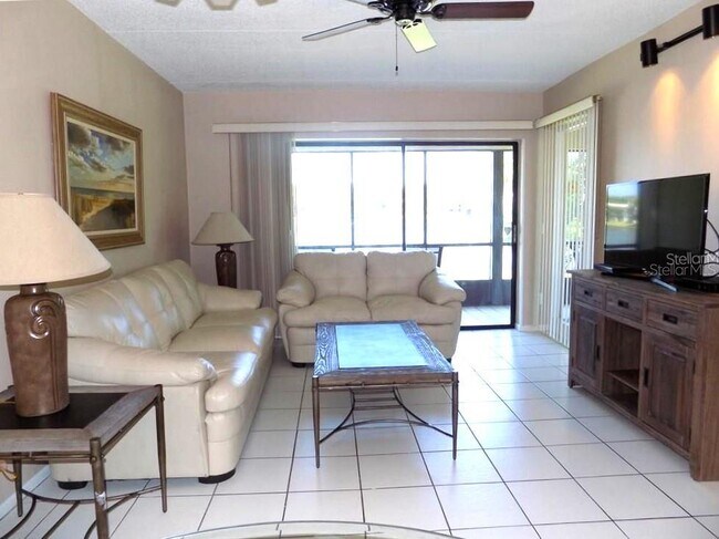 Foto del edificio - 303 Woodlake Wynde