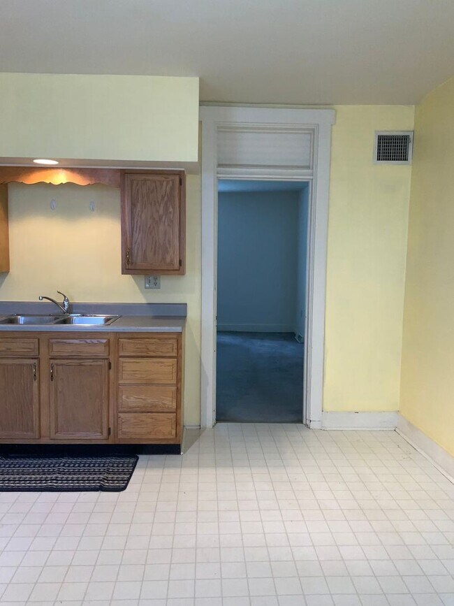 Building Photo - 3 br, 2 bath House - 150A BROAD ST
