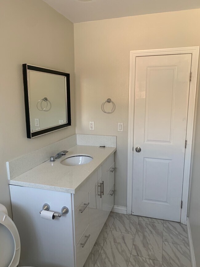 Foto del edificio - 1630 W 206th St