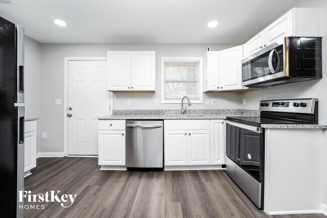 Foto del edificio - 3425 Pinehill Dr