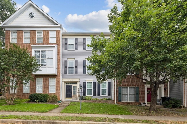 Nestled in the desirable Potomac Lakes com... - Nestled in the desirable Potomac Lakes com... Apartment