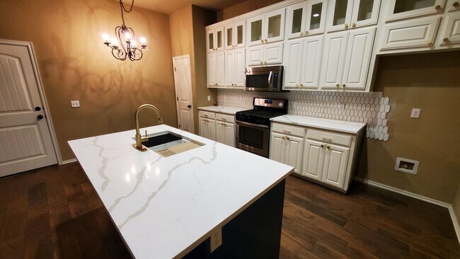 Foto del edificio - (3) Bed/(2) Bath in SW Moore Avail Early June!