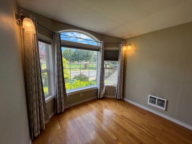 Building Photo - 4019 SE 66th Ave