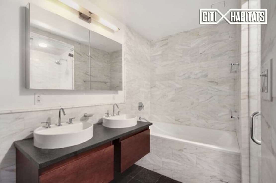 Foto del edificio - 462 W 58th St