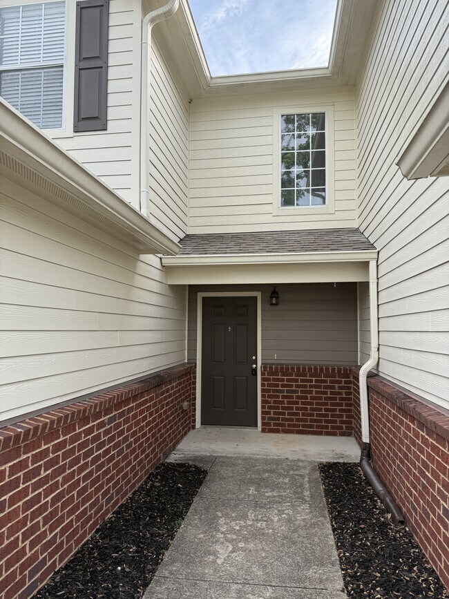 Building Photo - 764 Majestic Dr