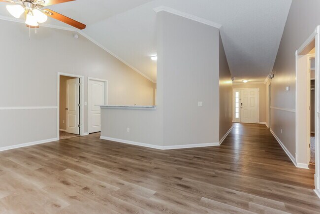 Building Photo - 14196 Crestwick Dr W