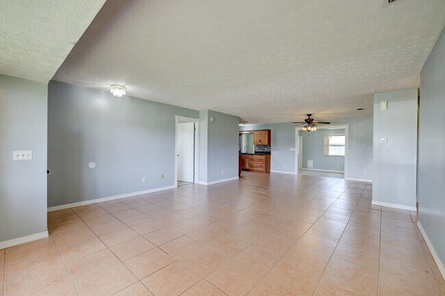 Building Photo - 1641 SW Buffum Ln